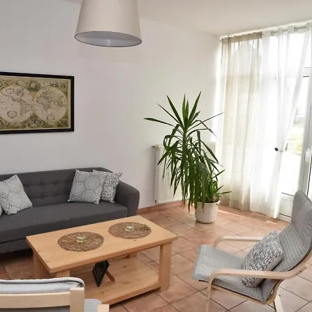 Holiday home Avec Piscine, Jardin Et Jeux Enfants Pres De St Pourcain/sioule - Fr-1-489-57