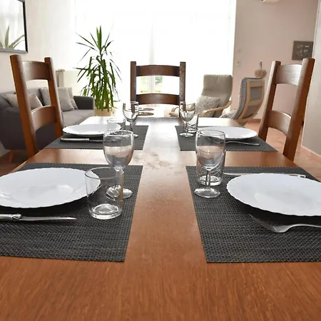 Vakantiehuis Avec Piscine Et Jardin En Bourbonnais - Fr-1-489-57